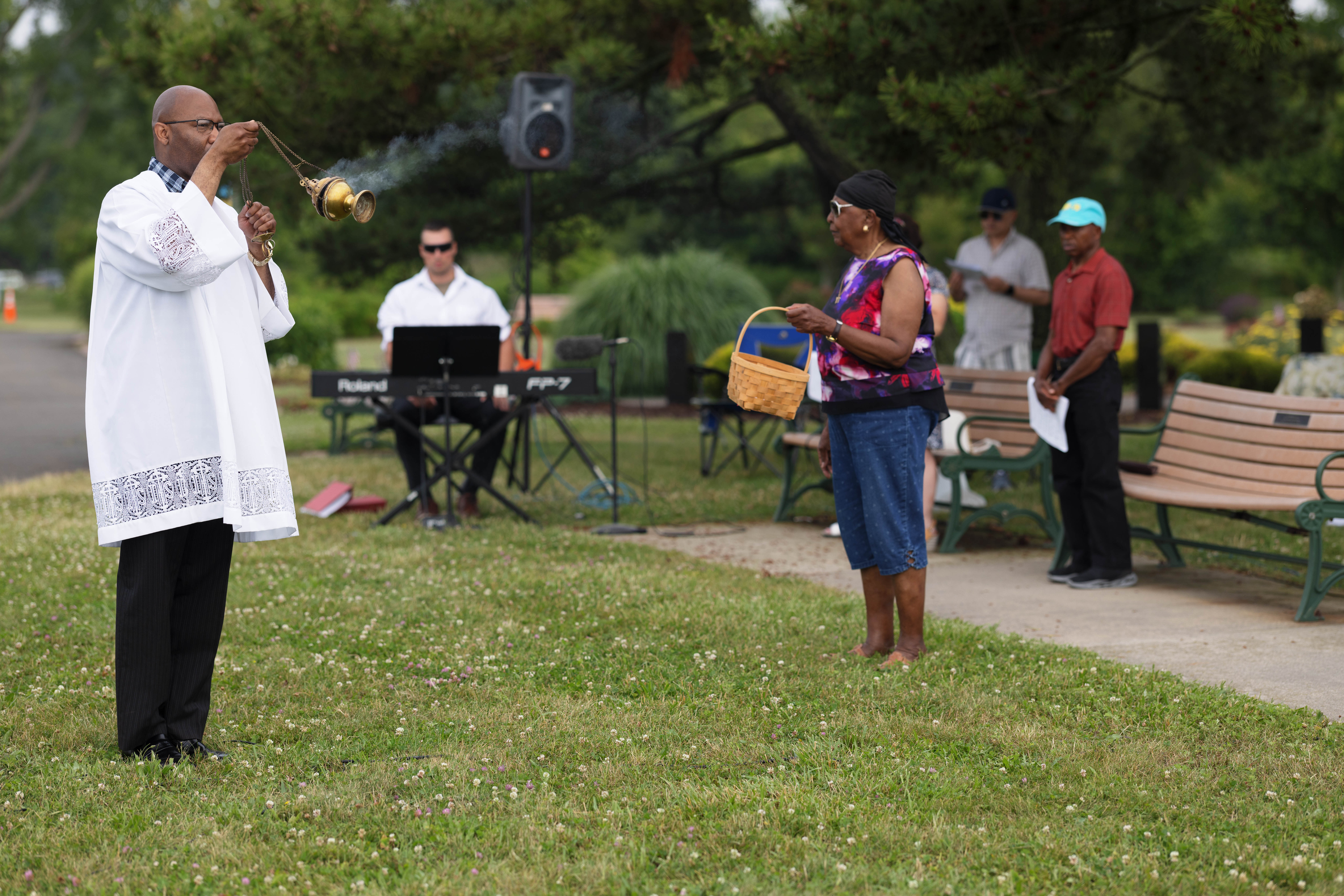 2024 Beach Eucharist photo